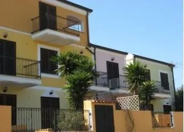 Le Pavoncelle سانتا تيريزا غالّورا